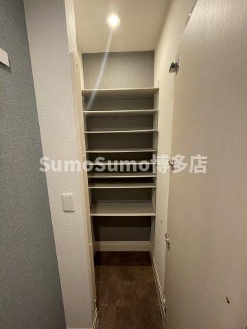 物件内観写真2　(きれいな玄関です)