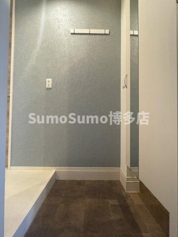 物件内観写真4　(ゆったりとした玄関です)