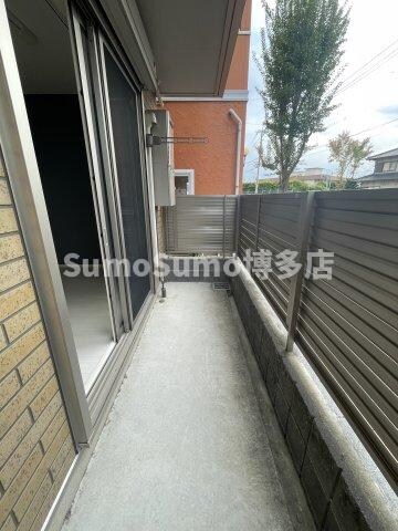 物件内観写真11　(外からの目が気にならないバルコニーで洗濯物が干せます)