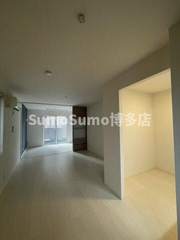 物件内観写真18　(ゆったりとしたリビングです)