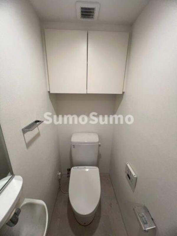 トイレ(落ち着いた色調のトイレです)
