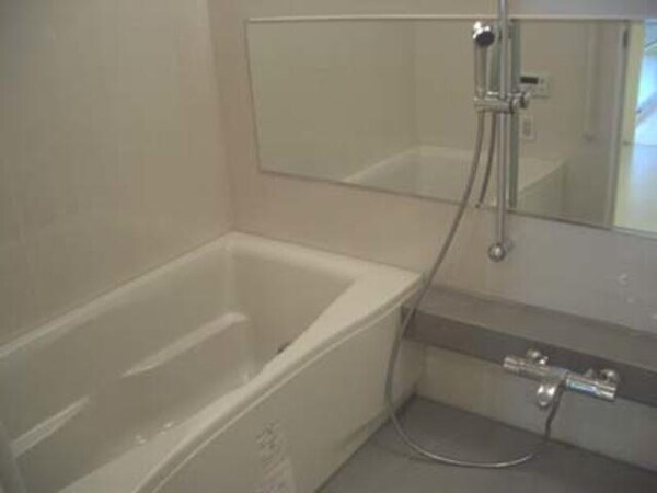 浴室(Fタイプ2006年11月撮影 )