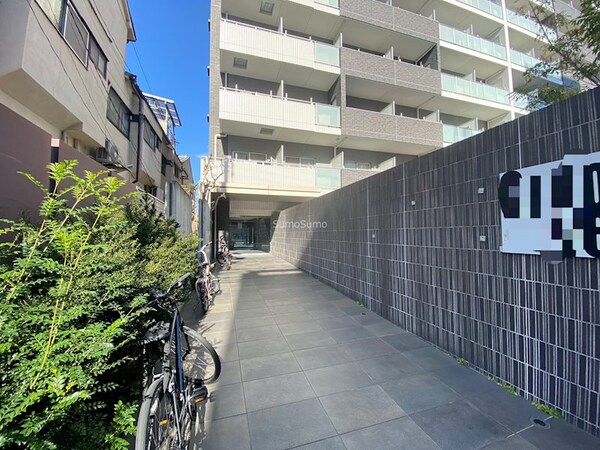 エントランス(ゆとりのあるエントランスです)