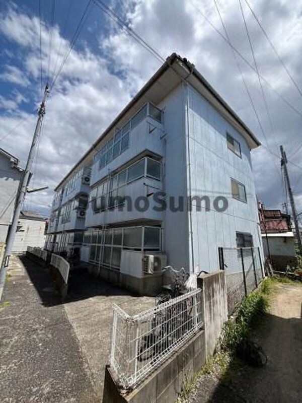 エントランス(建物の内部です)
