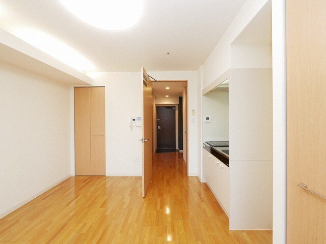 物件内観写真6　(こちらのリビングで趣味の時間をお楽しみください)