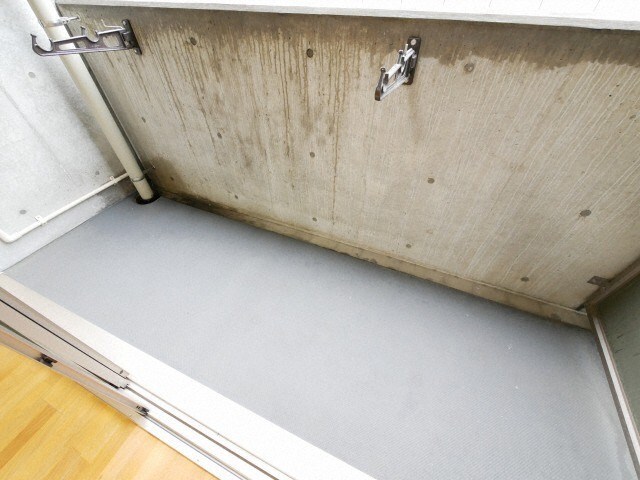 物件内観写真10　(広々としたバルコニーです)