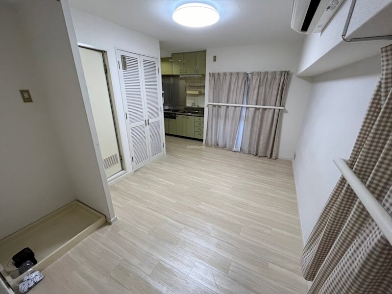 物件内観写真6　(ゆったりとしたリビングです)