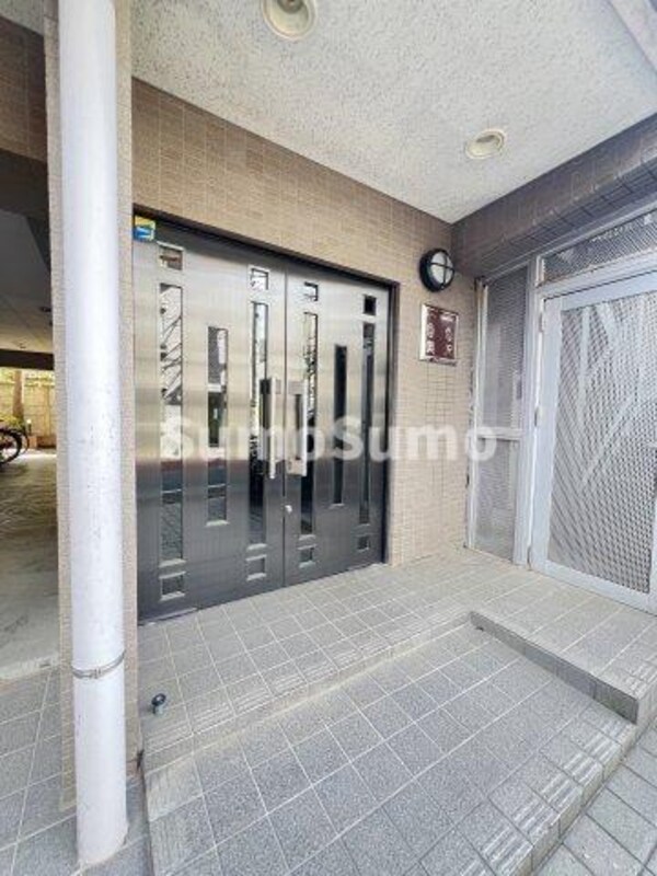 エントランス(落ち着いたエントランスです)