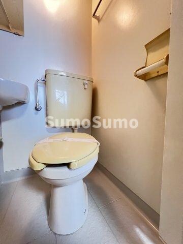 物件内観写真9　(ゆったりとした空間のトイレです)