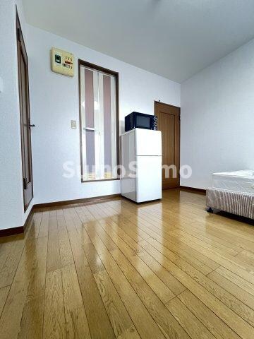 物件内観写真16　(こちらのリビングで趣味の時間をお楽しみください)