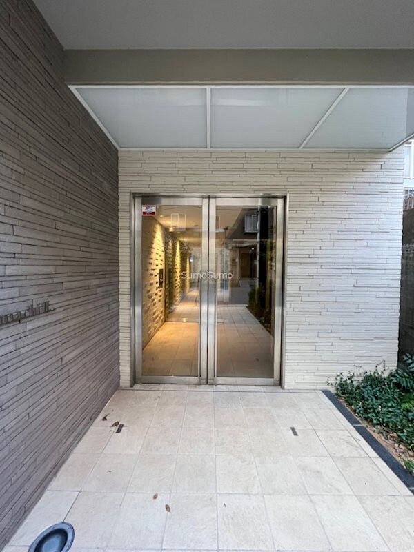 物件外観写真2　(毎日通るエントランスはこのようになっています)