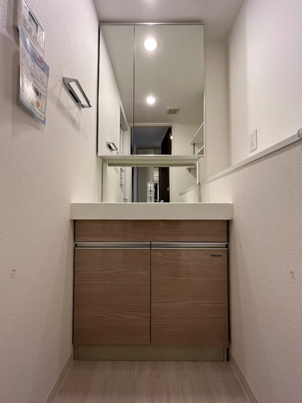 物件内観写真11　(忙しい朝には欠かせない洗面所です)