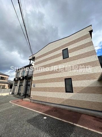 物件外観写真1　(外観は落ち着いています)