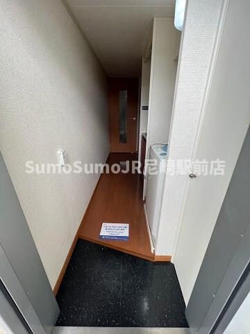 物件内観写真6　(明るい玄関です)