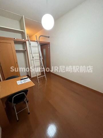 物件内観写真7　(ゆったりとした居間です)