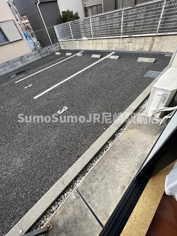 物件内観写真11　(開放的で明るい空間を演出してくれるバルコニーです)