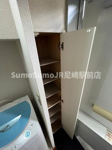 物件内観写真17　(たっぷりとした収納スペースです)