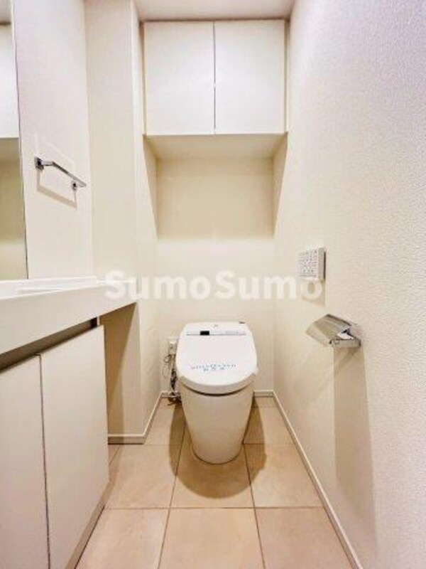 トイレ(落ち着いた色調のトイレです)