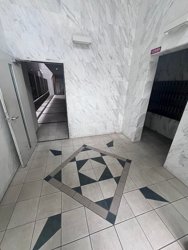 物件外観写真3　(建物の内部です)