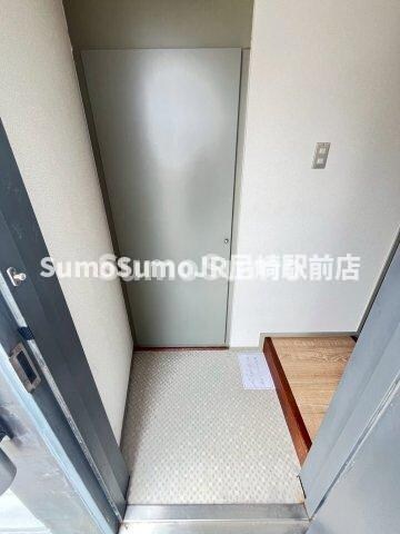 物件内観写真2　(シンプルで使いやすい玄関です)