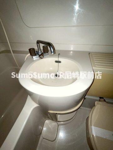 物件内観写真6　(ゆったりとスペースのある洗面所)