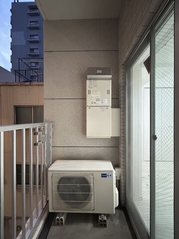 物件内観写真7　(暖かな日差しのふりそそぐバルコニー)