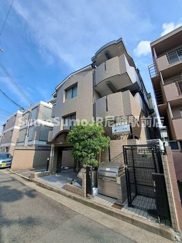 物件外観写真1　(きれいな外観です)