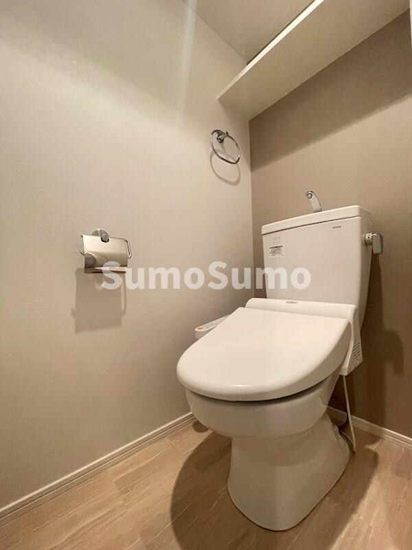 物件内観写真10　(ゆったりとした空間のトイレです)