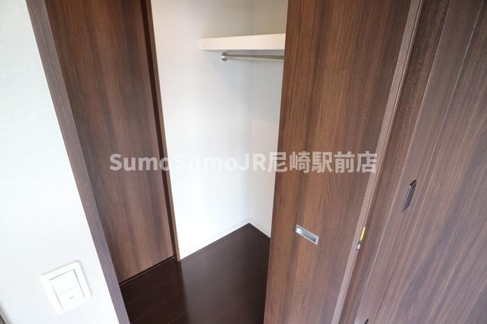 物件内観写真12　(たっぷりとした収納スペースです)