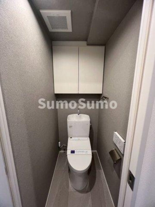 トイレ(落ち着いた色調のトイレです)