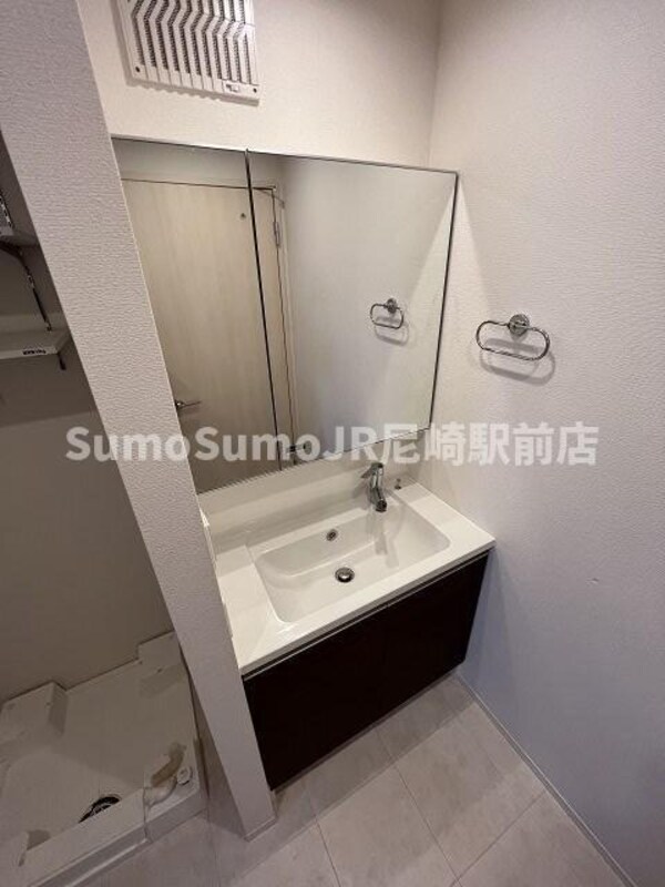 独立洗面台(朝の支度にも助かる、独立の洗髪洗面化粧台)