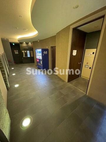 物件外観写真3　(清潔なロビーです)