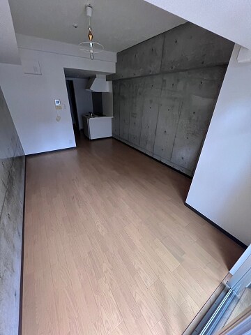 物件内観写真8　(開放的な寝室です)