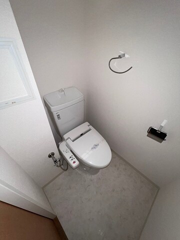 物件内観写真11　(コンパクトで使いやすいトイレです)