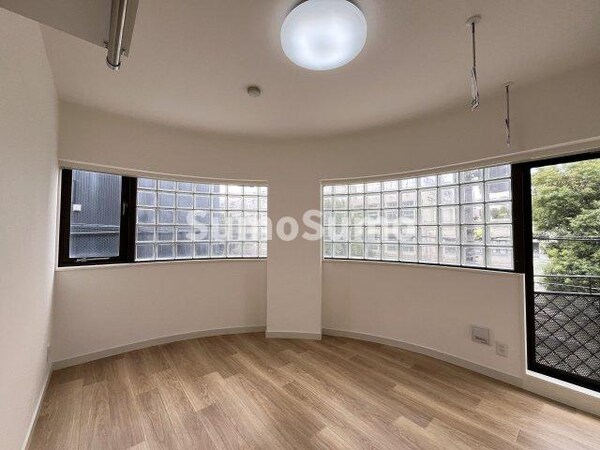 居室(おしゃれなリビングです)