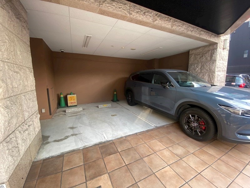 物件外観写真4　(駐車場に車を止められます)