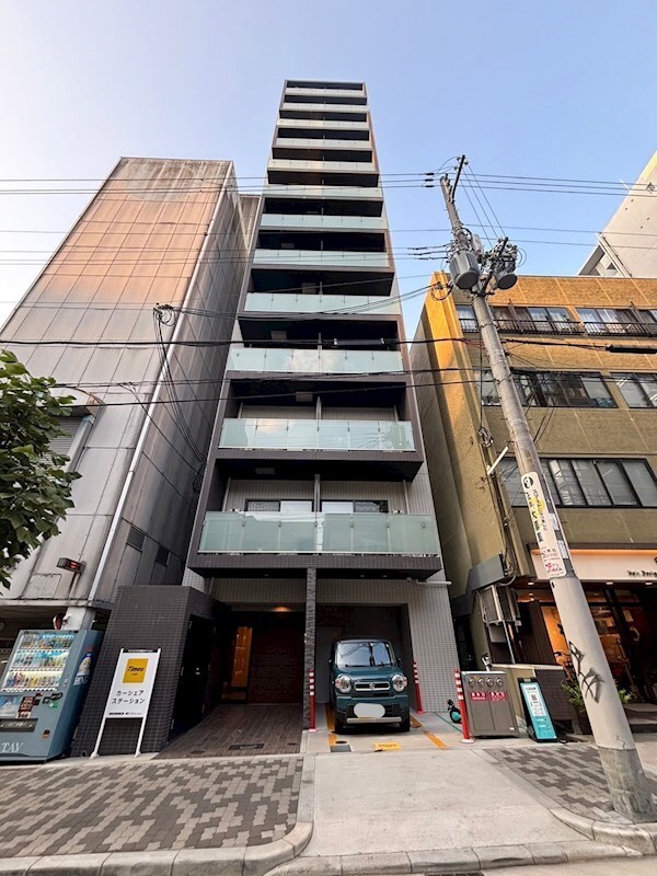 物件外観写真1　(外観もきれいです)