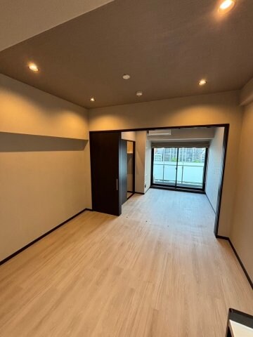 物件内観写真5　(ゆったり過ごせる居間です)