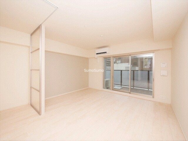 物件内観写真6　(こちらの居間で趣味の時間をお楽しみください)