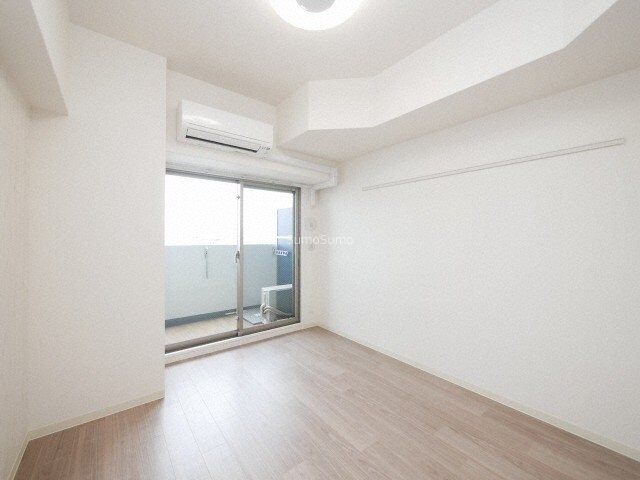 物件内観写真5　(ゆったりとした居間です)