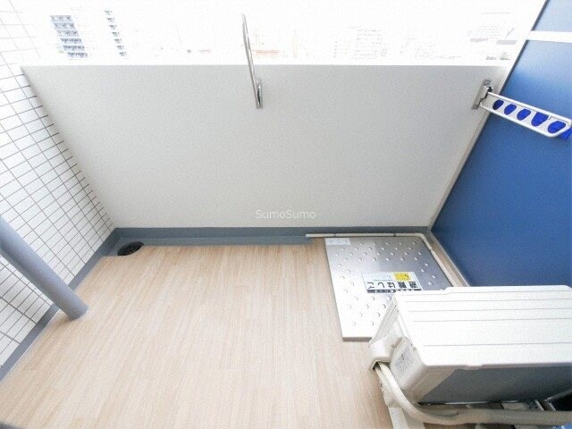 物件内観写真9　(お洗濯にも便利なバルコニー付き)