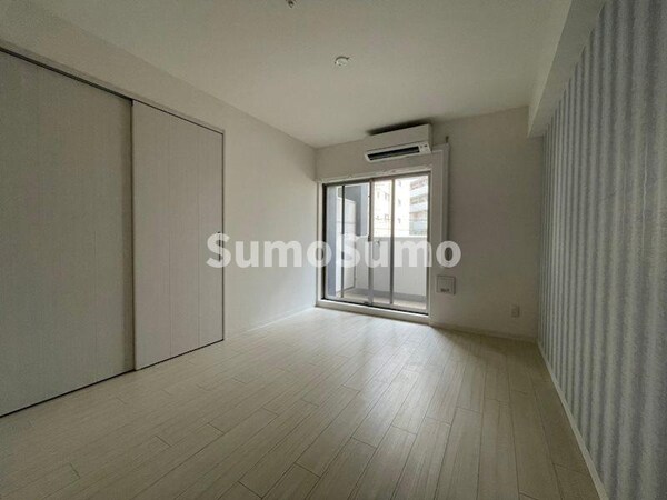 居室(こちらのリビングで趣味の時間をお楽しみください)