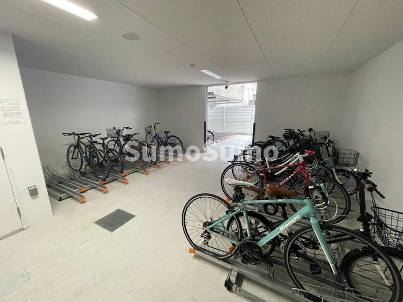 物件外観写真4　(駐車場に車を止められます)