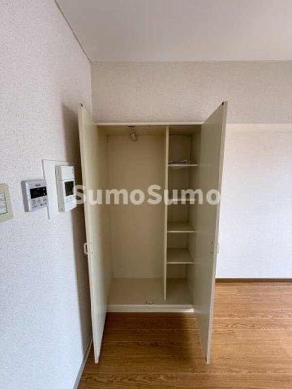 収納(小物を収納するのに便利です)