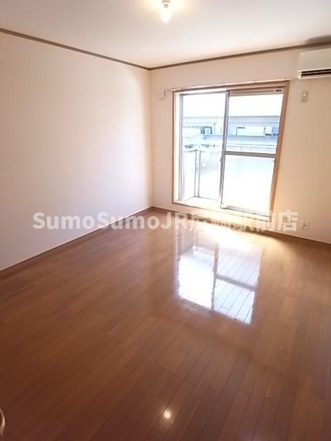 物件内観写真9　(使いやすい居間です)