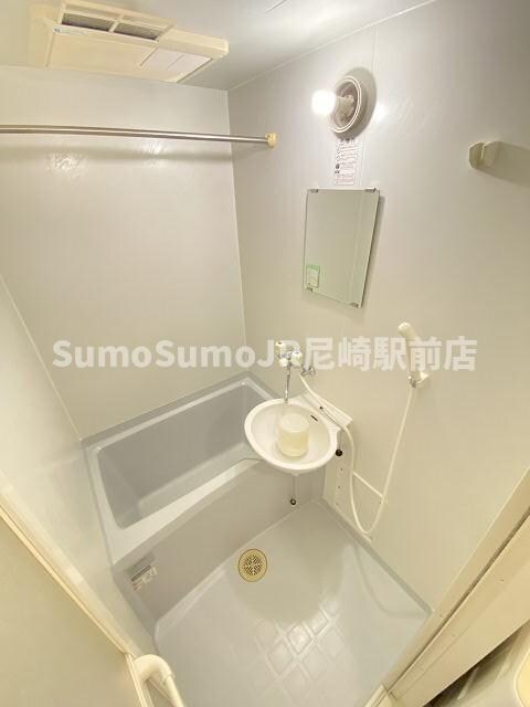 物件内観写真8　(日々の疲れを癒すお風呂付です)