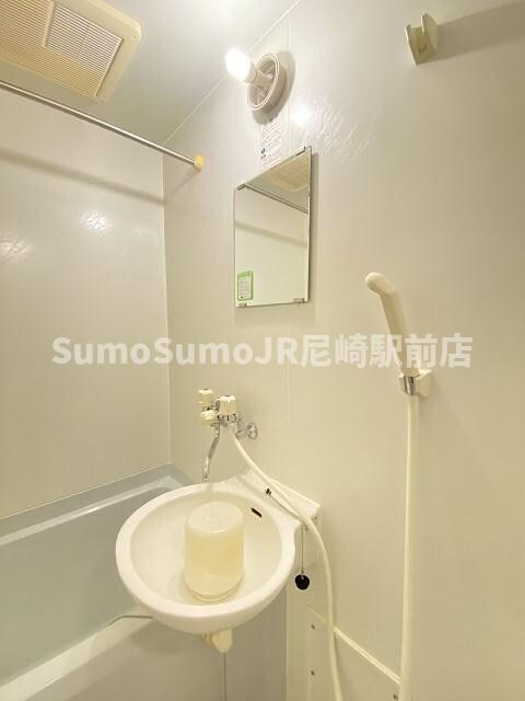 物件内観写真10　(スペースが確保できる洗面所です)