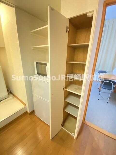 物件内観写真19　(たっぷりとした収納スペースです)
