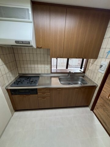 物件内観写真16　(コンパクトなキッチンで掃除もラクラク)