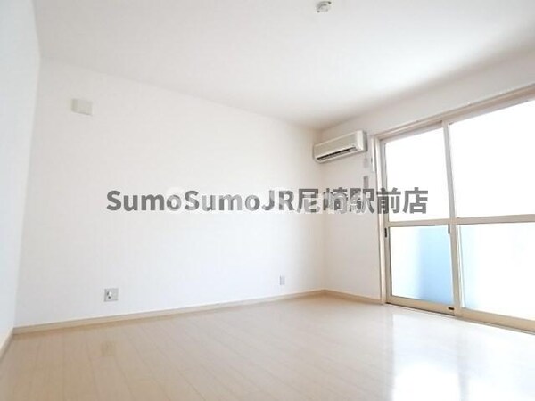 寝室(使い勝手のいい寝室です)